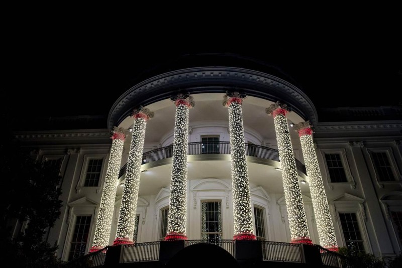 Tại Washington DC, Nhà Trắng (Mỹ), được trang trí đèn Giáng sinh từ ngày 11/12.