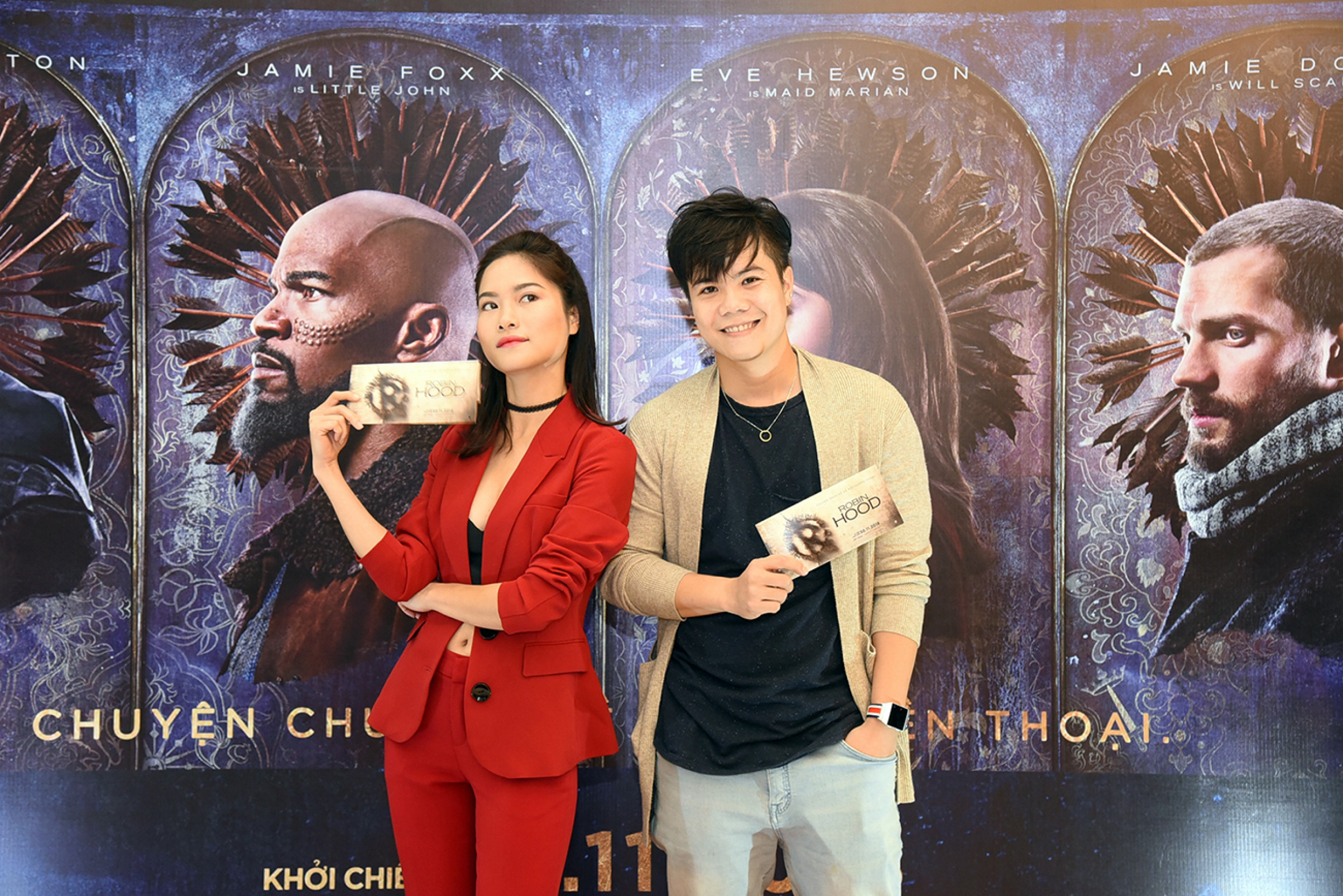 Ca sĩ Đinh Mạnh Ninh và MC Mai Trang hào hứng khi được là những người đầu tiên thưởng thức siêu phẩm hành động này