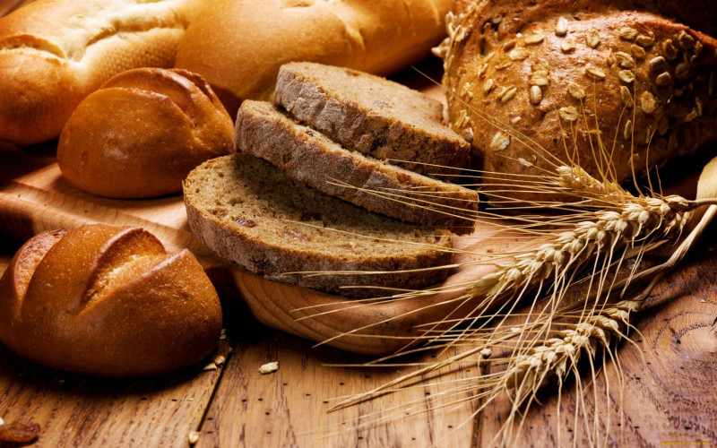 Bánh mì nguyên hạt: Ăn nhiều thực phẩm giàu chất xơ có thể làm giảm nguy cơ ung thư vú và làm giảm mức estrogen trong máu, nó liên quan đến sự hình thành sự phát triển của ung thư vú. Một mẩu bánh mì nguyên hạt có thể cung cấp đến 6 gam chất xơ. Đây là một trong những thực phẩm tốt nhất cho sức khoẻ phụ nữ.
