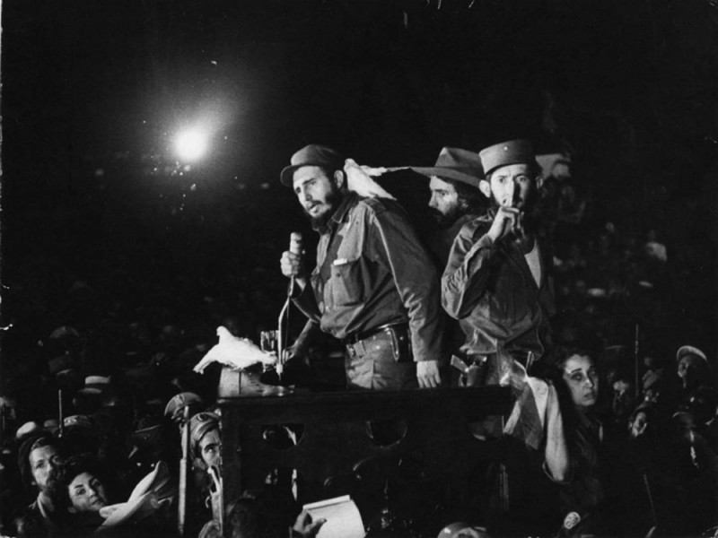 Fidel phát biểu trước đám đông sau khi cách mạng thành công. Sau cách mạng, Fidel đảm nhiệm chức vụ Thủ tướng của chính phủ lâm thời.