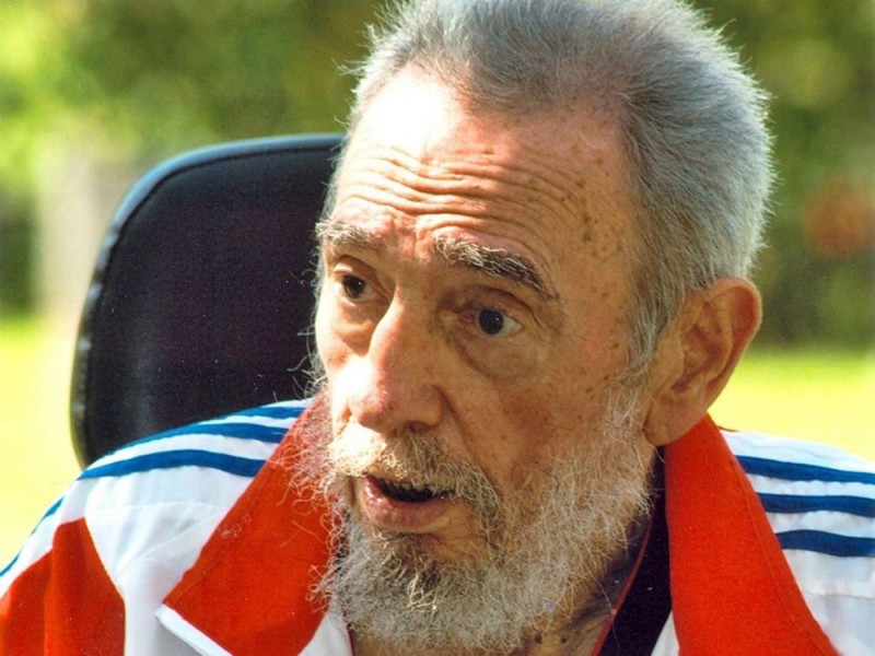 Tháng 2/2008, hai năm sau khi tuyên bố rời khỏi các chức vụ lãnh đạo, Lãnh tụ Fidel chính thức về nghỉ hưu.