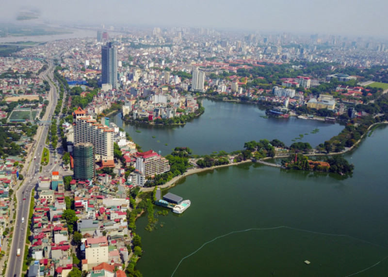 Hà Nội có gần 100 hồ, đầm nước ngọt lớn nhỏ, trong đó, tiêu biểu nhất là Hồ Tây.