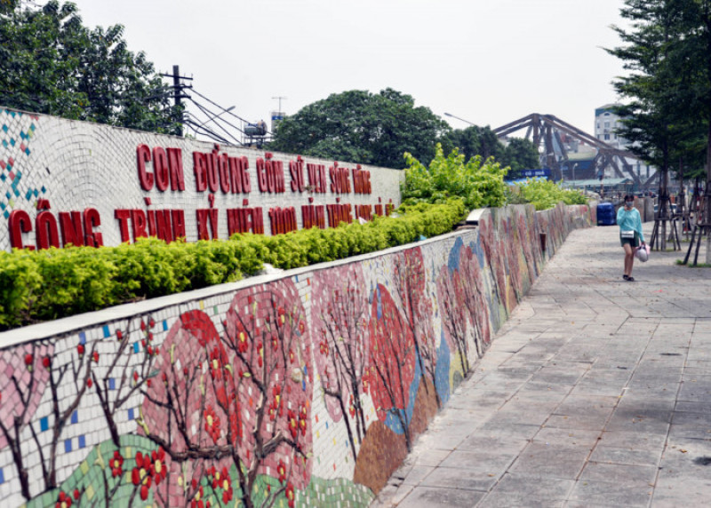 Con đường Gốm sứ, công trình kỷ niệm 1000 năm Thăng Long - Hà Nội.