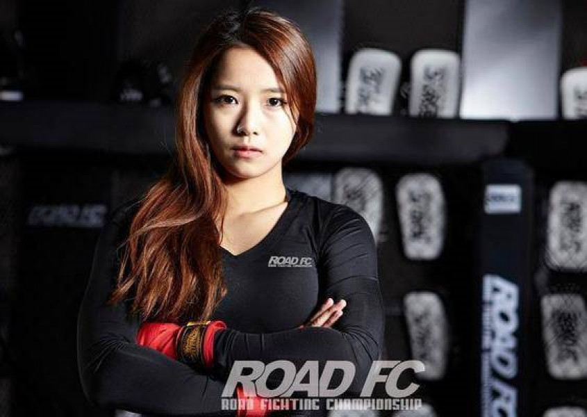 Nữ võ sĩ Hàn Quốc cho biết mỗi ngày cô thường giành tối thiểu 3 tiếng để rèn luyện trong phòng tập.
