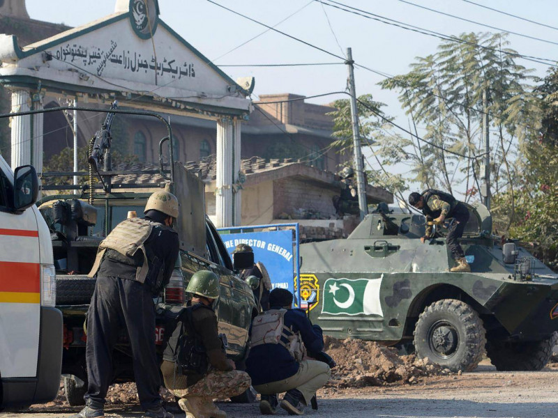 Lực lượng Taliban ở Pakistan đang tiến hành các hoạt động gây rối, tìm cách lật đổ chính phủ và áp đặt các điều luật Hồi giáo hà khắc. Lực lượng này cũng có sự liên kết với các tay súng Taliban ở Afghanistan. Hồi tháng 12/2014, trong một vụ tấn công được xem là đẫm máu nhất trong lịch sử Pakistan, các tay súng Taliban đã giết hại 134 học sinh tại Trường Quân đội Peshawar. Đây là một trong những vụ tấn công đẫm máu nhất trong lịch sử nước này.