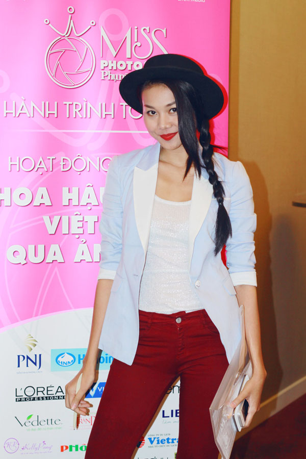 Tròn 10 năm sau khi đăng quang Hoa hậu Phụ nữ Việt Nam Qua ảnh, Thanh Hằng từng tham gia Ban giám khảo cuộc thi Hoa hậu Phụ nữ Việt Nam Qua ảnh - Miss Photo 2012 do Báo PNVN tổ chức