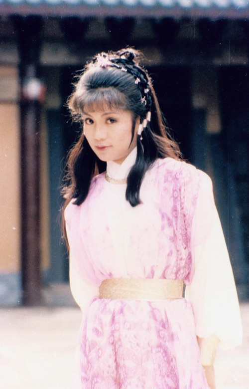 Ông Mỹ Linh là nữ diễn viên người Hồng Kông (Trung Quốc) nổi tiếng thập niên 1980 với vai Hoàng Dung trong phim truyền hình 