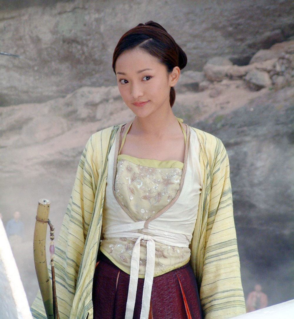 Năm 2002, vai Hoàng Dung của diễn viên Châu Tấn trong bộ phim 