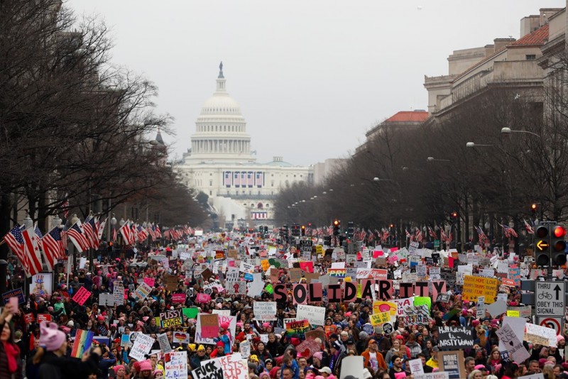 Đúng như kế hoạch, sáng 21/1 (giờ địa phương), một ngày sau lễ nhậm chức tổng thống Mỹ của ông Donald Trump, hàng trăm nghìn người đã tụ tập về Quảng trường Quốc gia ở Washington D.C. để tham dự cuộc Tuần hành Phụ nữ.