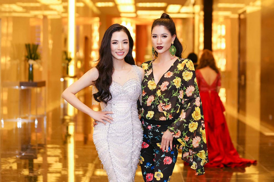 Nguyễn Thị Nhung là người em cực kỳ thân thiết của diễn viên, người mẫu Trang Trần. Cũng chính Trang Trần là người tư vấn, hỗ trợ Nguyễn Thị Nhung trong suốt quá trình tranh tài tại “Nữ hoàng Doanh nhân đất Việt 2017”. 