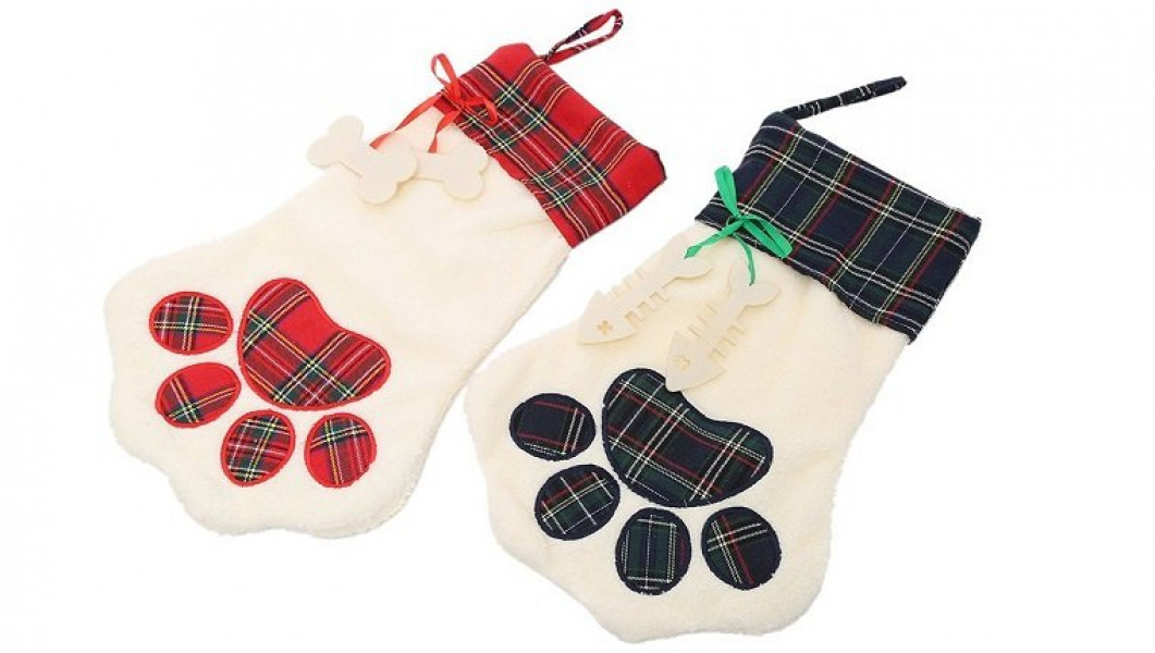 Găng tay bằng vải với những vết chân xinh xắn được nhiều người lựa chọn để giữ ấm trong những ngày đông lạn, có giá từ 120.000 đồng/đôi. 