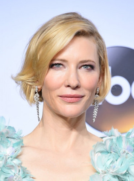Cate Blanchett sở hữu làn da đẹp không tì vết. Ít ai nghĩ rằng nữ diễn viên đã 47 tuổi.