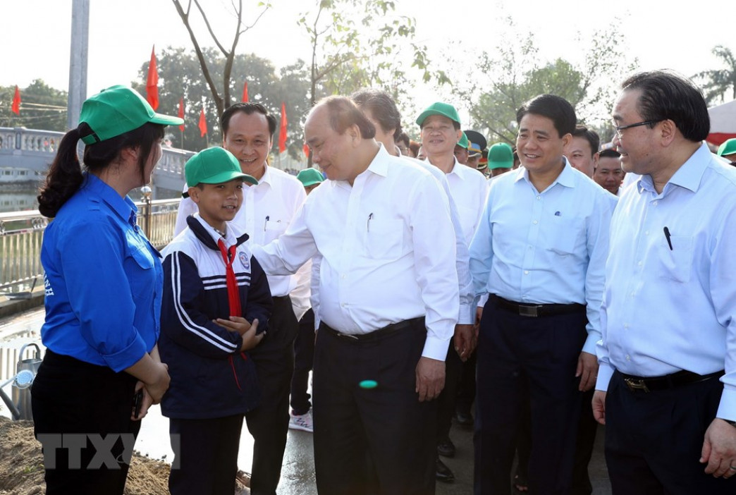 Thủ tướng Nguyễn Xuân Phúc với nhân dân huyện Đông Anh tham dự Lễ phát động Tết trồng cây đời đời nhớ ơn Bác Hồ năm 2019.