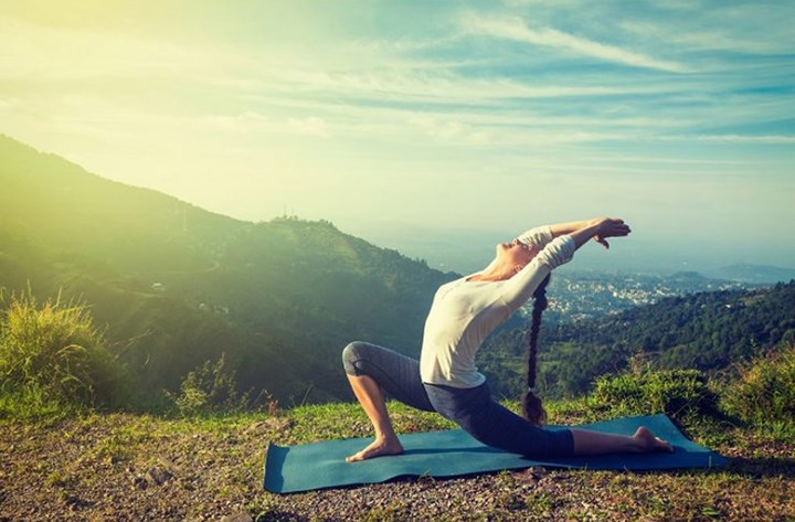 Tập yoga hoặc thiền: Thiền và Yoga giúp tinh thần thoải mái và cơ thể bạn được thư giãn. Bằng cách thiền, bạn sẽ có thể tăng mức độ tập trung của bạn. Yoga sẽ cung cấp cho bạn sức chịu đựng để đáp ứng được yêu cầu cho các hoạt động hàng ngày của bạn