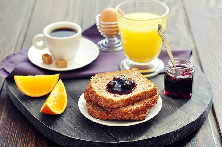 Không bao giờ bỏ bữa sáng sớm vào buổi sáng, vì điều đó sẽ gây hại cho cơ thể bạn. Điều quan trọng là phải có một bữa sáng lành mạnh đầy đủ các vitamin và protein. Bữa sáng giúp kích thích cơ thể và cung cấp năng lượng cho các hoạt động của bạn.