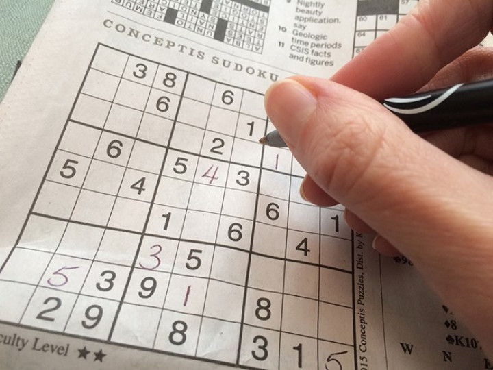 Giải câu đố: Bạn có biết rằng trò chơi giải câu đố vào sáng sớm, bạn có thể tăng cường trí nhớ và mức độ tập trung của bạn? Một câu đố cũng giúp bạn thực hiện một khởi đầu tốt cho ngày mới. Trò chơi ô chữ hoặc Sudoku có thể có ích. Nếu bạn có thời gian, hãy chơi trò chơi này để không bị căng thẳng vào buổi sáng.