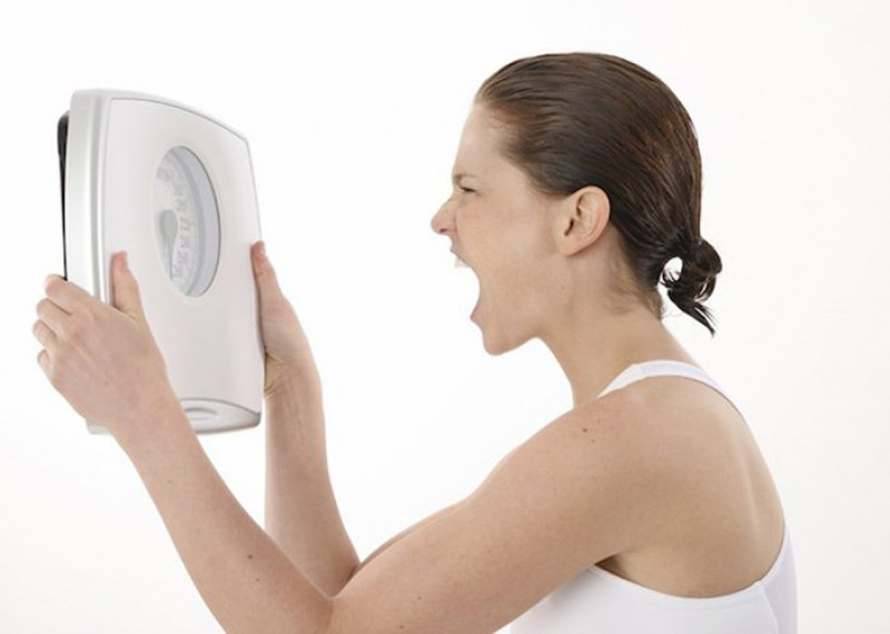 Tăng cân: Mặc dù các nghiên cứu lâm sàng không cho thấy thuốc tránh thai uống khiến cân nặng thay đổi, song một số phụ nữ bị giữ nước nhiều hơn, nhất là ở vùng ngực và hông.