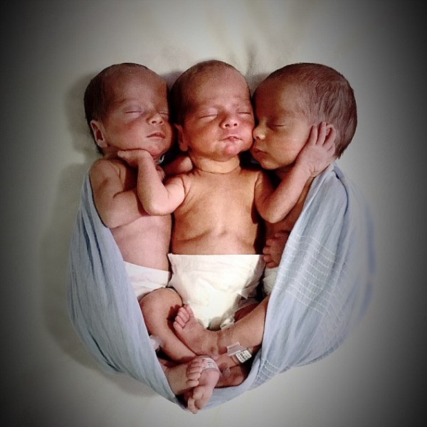 Roman, Rocco và Rohan là tên của ba em bé.