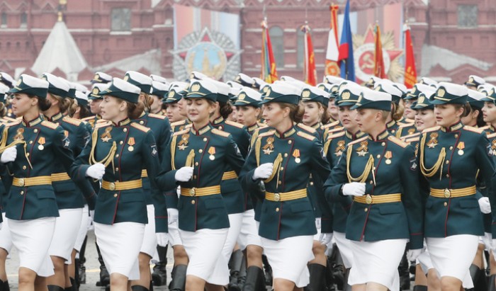 Màn diễu duyệt của các nữ học viên quân sự là điểm nhấn của lễ duyệt binh kỷ niệm ngày chiến thắng phát xít ở Moscow.
