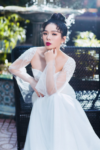 Lệ Quyên diện váy cô dâu, chụp ảnh cưới một mình » Báo Phụ Nữ Việt Nam