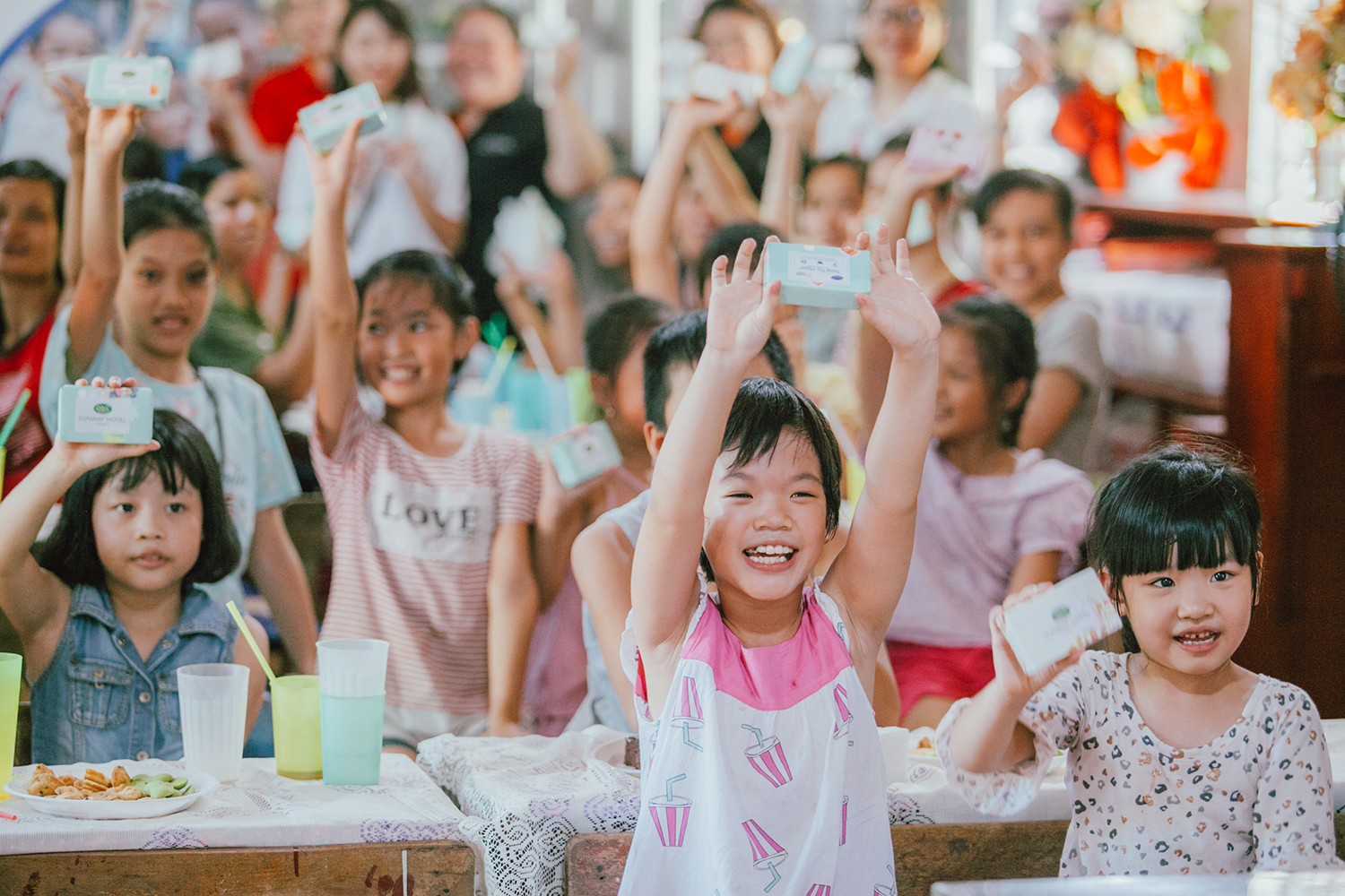 Chương trình lần đầu tiên được thực hiện tại Campuchia vào năm 2013 bởi ông Stefan Phang, Giám đốc trách nhiệm xã hội của công ty Diversey. Tính đến cuối năm 2017, chương trình được triển khai tại 39 quốc gia, 155 thành phố, 539 khách sạn, giúp tái chế 2.569 tấn xà phòng, tạo ra 21,4 triệu bánh xà phòng mang lại lợi ích cho hàng triệu người trên khắp hành tinh. Tại Việt Nam, chương trình được bắt đầu từ tháng 8/2015.

