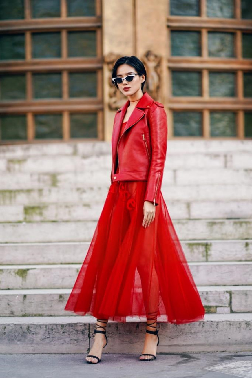 Paris Fashion Week Fall 2019 đang tụ hội rất nhiều tên tuổi nghệ sỹ Việt Nam tham dự sân chơi street style. Ai cũng diện những bộ trang phục chất nhất, thu hút hàng chục ống kính phóng viên nước ngoài. 