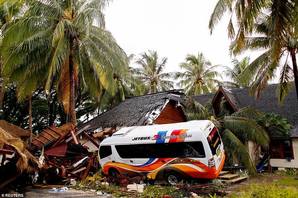 Phát ngôn viên của Cơ quan Giảm nhẹ Thiên tai Quốc gia Indonesia, ông Nugroho thừa nhận trên Twitter rằng mạng lưới phao phát hiện sóng thần của quốc gia này đã không hoạt động kể từ năm 2012 vì bị tàn phá và thiếu hụt ngân sách.