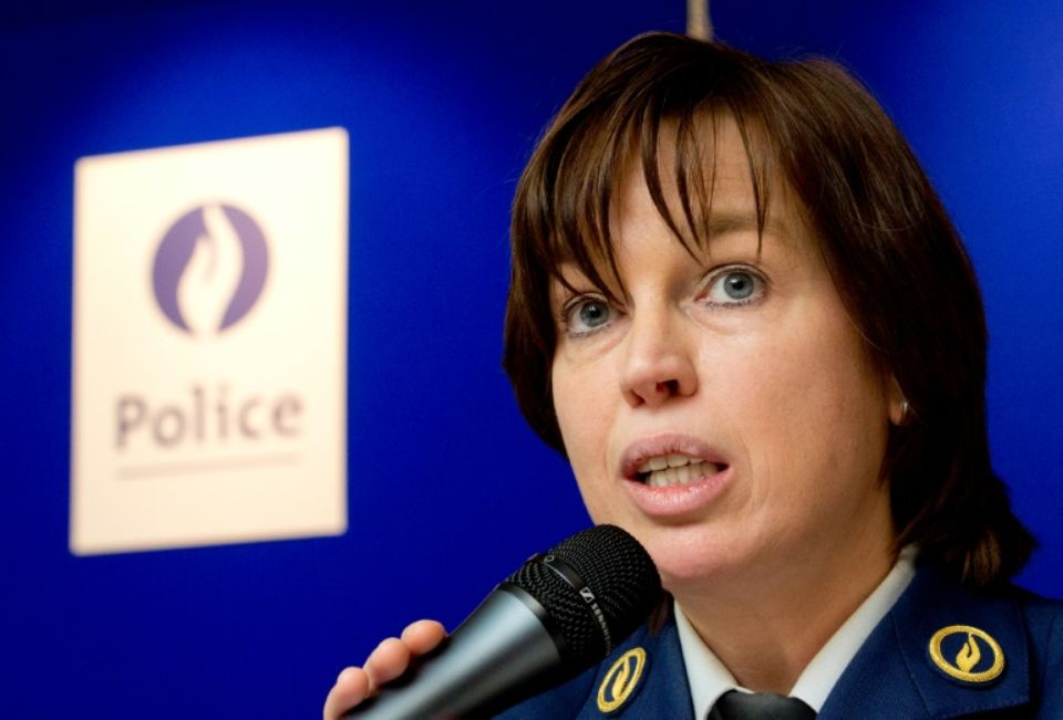 Bà Catherine De Bolle từng học Luật tại Đại học Ghent trước khi gia nhập lực lượng cảnh sát Bỉ. Bà được bổ nhiệm làm Ủy viên của Cảnh sát Liên bang tháng 3/2012 và tham gia cải cách luật trong ngành cảnh sát. Sau nhiều năm phấn đấu, bà trở thành người phụ nữ đầu tiên và là người trẻ tuổi nhất nắm giữ chức vụ Tổng giám đốc cảnh sát liên bang Bỉ, lãnh đạo 12.000 nhân viên cảnh sát. 