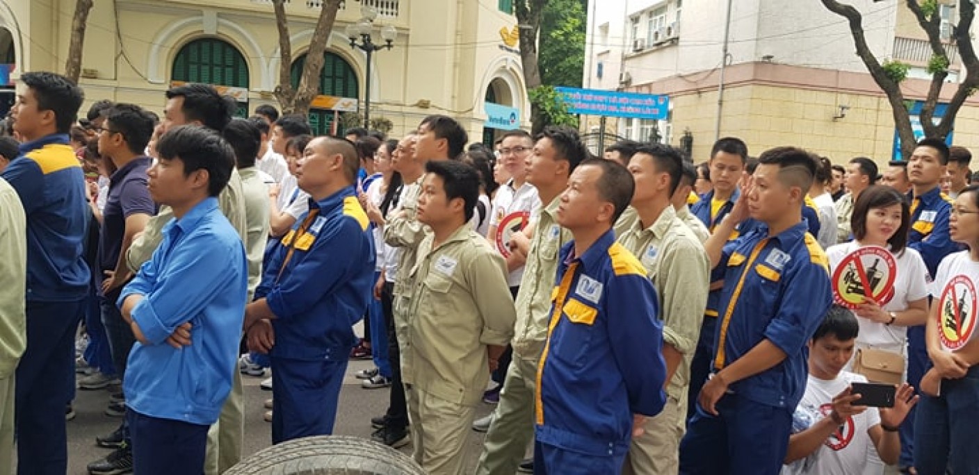 Ngay từ sáng sớm, hàng ngàn người đã có mặt tại khu vực phố đi bộ Hồ Hoàn Kiếm để tham gia sự kiện.