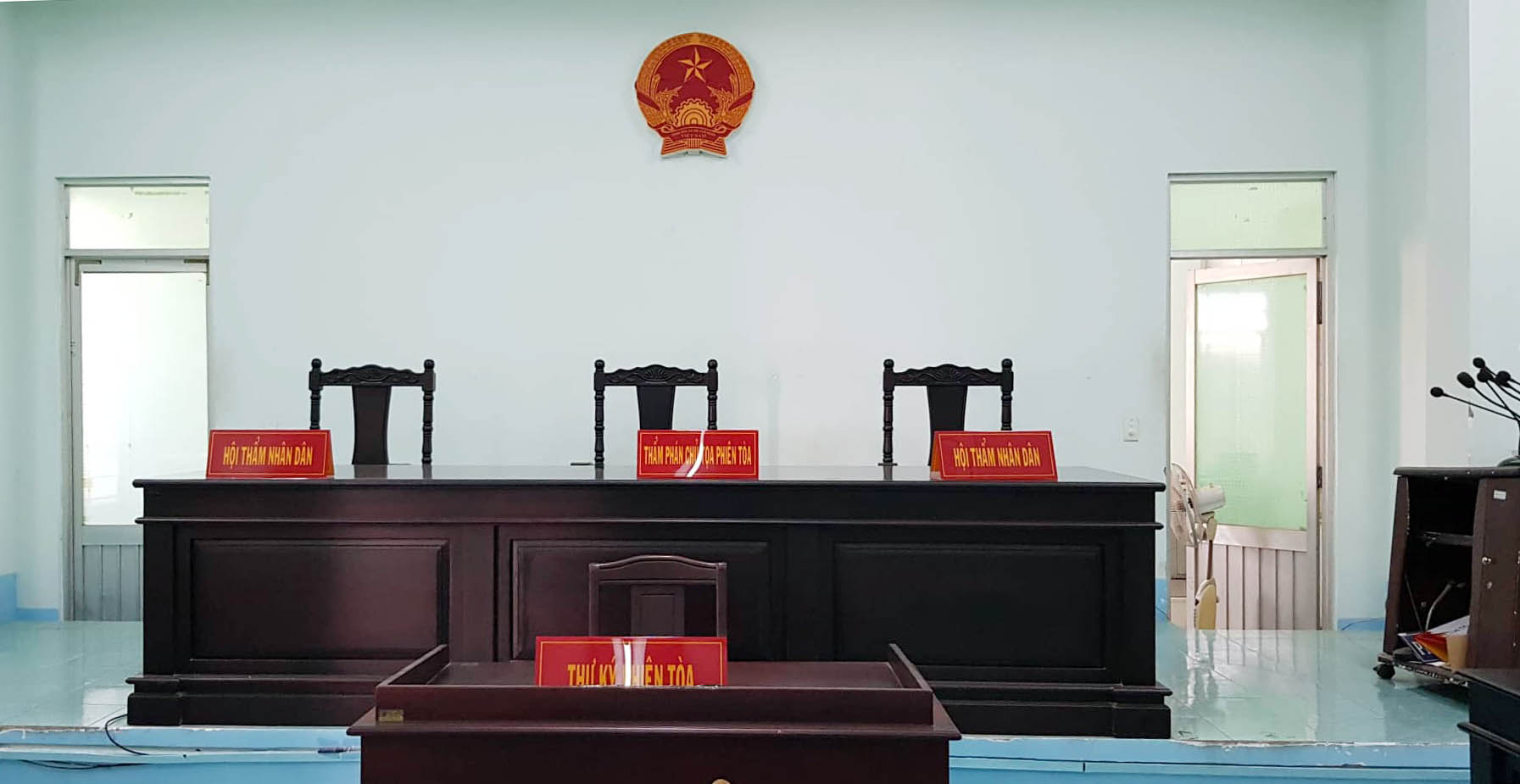 Cận cảnh phiên tòa hình sự trực tuyến đầu tiên ở TP HCM  Báo Người lao động