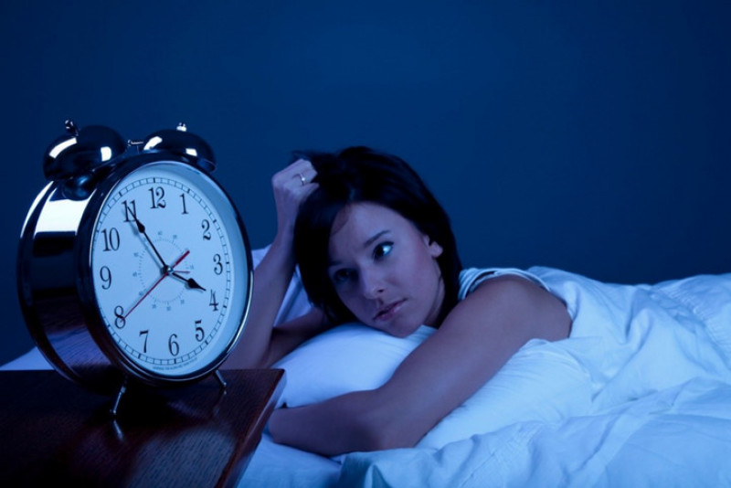 Phụ nữ và mất ngủ. Các nghiên cứu cho thấy phụ nữ có nguy cơ bị chứng mất ngủ gấp đôi nam giới. Các bác sĩ tin rằng điều này có thể là do hormone trong cơ thể phụ nữ.