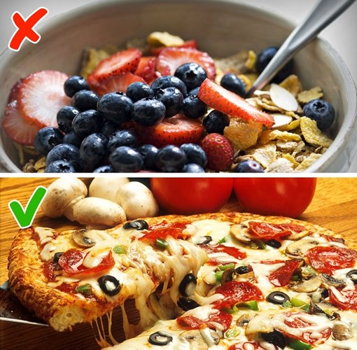 Ăn ngũ cốc: Một phần bình thường của ngũ cốc (50 gram) có chứa khoảng 4 muỗng đường. Ăn nhiều đường vào buổi sáng ảnh hưởng đến insulin trong máu. Và hậu quả là bạn trở nên mệt mỏi. Sữa, sữa chua và trái cây tươi khi thêm vào ngũ cốc cũng không tốt để ăn vào buổi sáng, vì vậy tốt nhất nên tránh xa chúng. Một chuyên gia dinh dưỡng nổi tiếng, Chelsey Amer gần đây đã nói rằng ăn một miếng pizza vào buổi sáng tốt hơn ăn  một bát ngũ cốc. Pizza chứa protein, chất béo và carbohydrate, làm cho nó trở thành một bữa ăn sáng cân bằng. Tuy nhiên, điều quan trọng chỉ nên ăn một miếng.