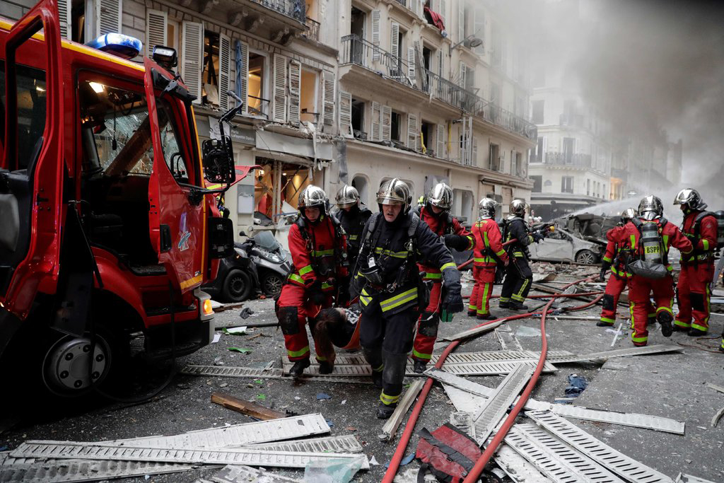 Cảnh sát ra lệnh cho cư dân tắt nguồn cung cấp khí đốt trong nhà. Hiện nhiều tòa nhà chung cư ở Paris sử dụng gas để sưởi ấm và nấu nướng nhưng nổ chết người vì rò rỉ là rất hiếm. Năm 2016, một vụ nổ gây ra bởi vụ rò rỉ khí gas ở quận 6 Paris đã xé toạc nóc tòa nhà chung cư và làm 17 người bị thương.