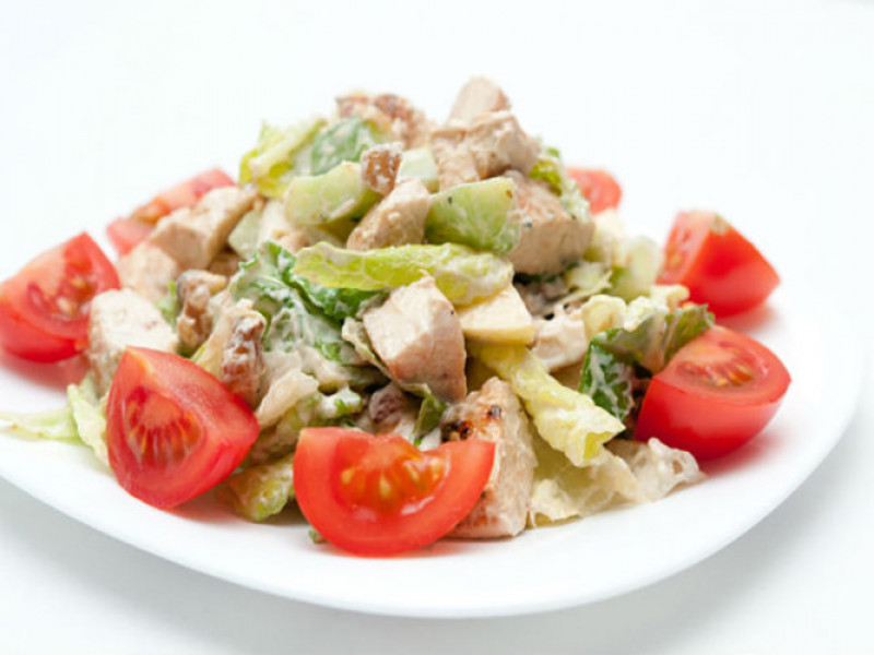 Nước sốt salad: Nước xốt đóng chai không tốt cho sức khoẻ. Các công ty sản xuất nước sốt này với các hóa chất, natri và đường và do đó bạn sẽ nhận được lượng đường lớn hơn những gì bạn cần trong một món ăn này.