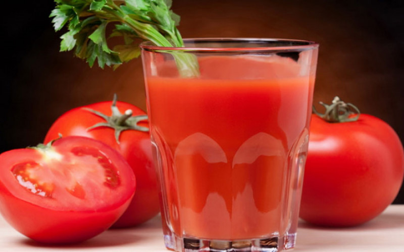 Uống nước ép cà chua đúng cách giúp đẩy lùi lão hóa hiệu quả từ bên trong.