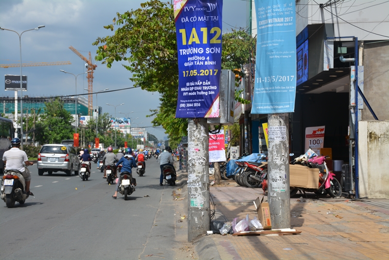 Nội dung quảng cáo có đủ các lĩnh vực như giáo dục, sức khỏe, bất động sản...với nhiều kích cỡ, màu sắc khác nhau. 