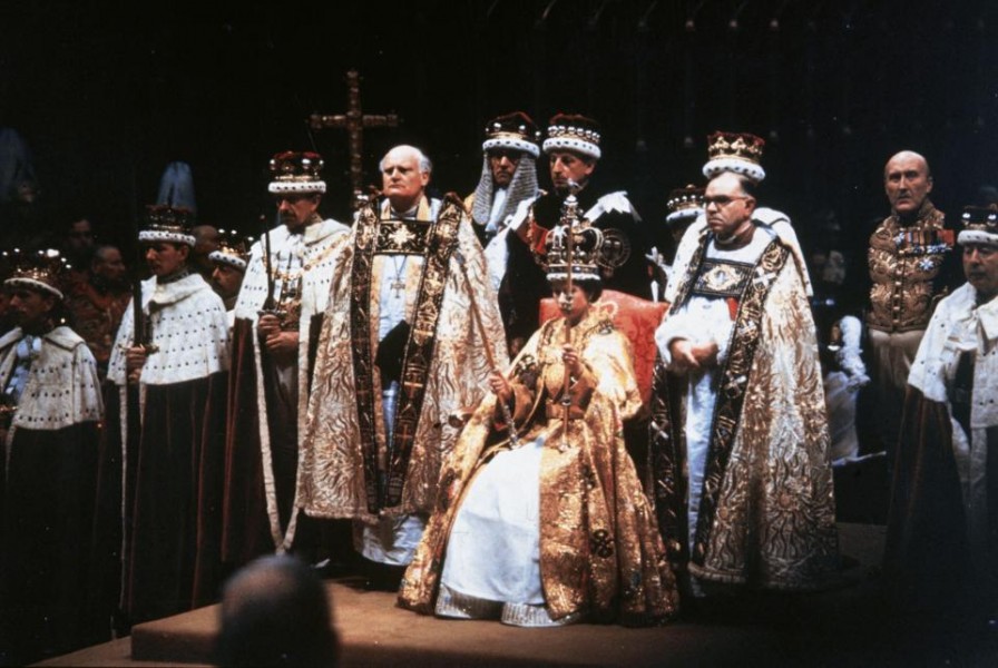 Nữ hoàng Elizabeth II chính thức đăng quang vào năm 1953, khi 25 tuổi.