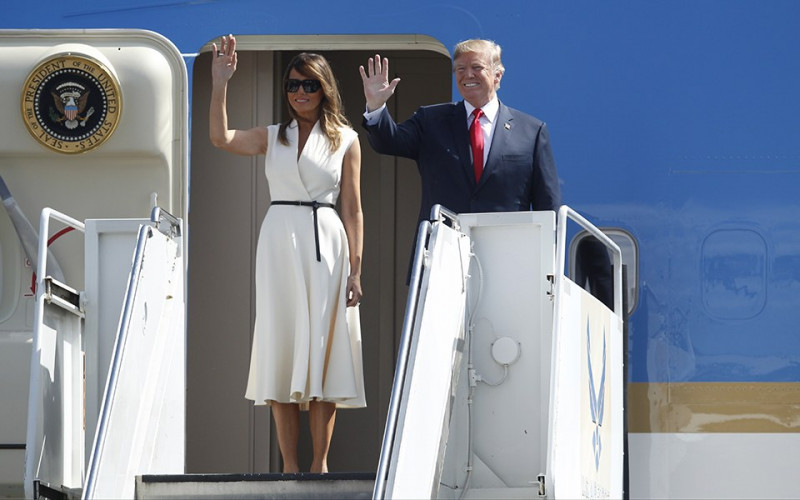 Chuyến bay chở Tổng thống Donald Trump và Đệ nhất phu nhân Melania Trump đã hạ cánh xuống căn cứ Trân Châu Cảng - Hickam ở Hawaii ngày 4/11 (giờ Việt Nam). 