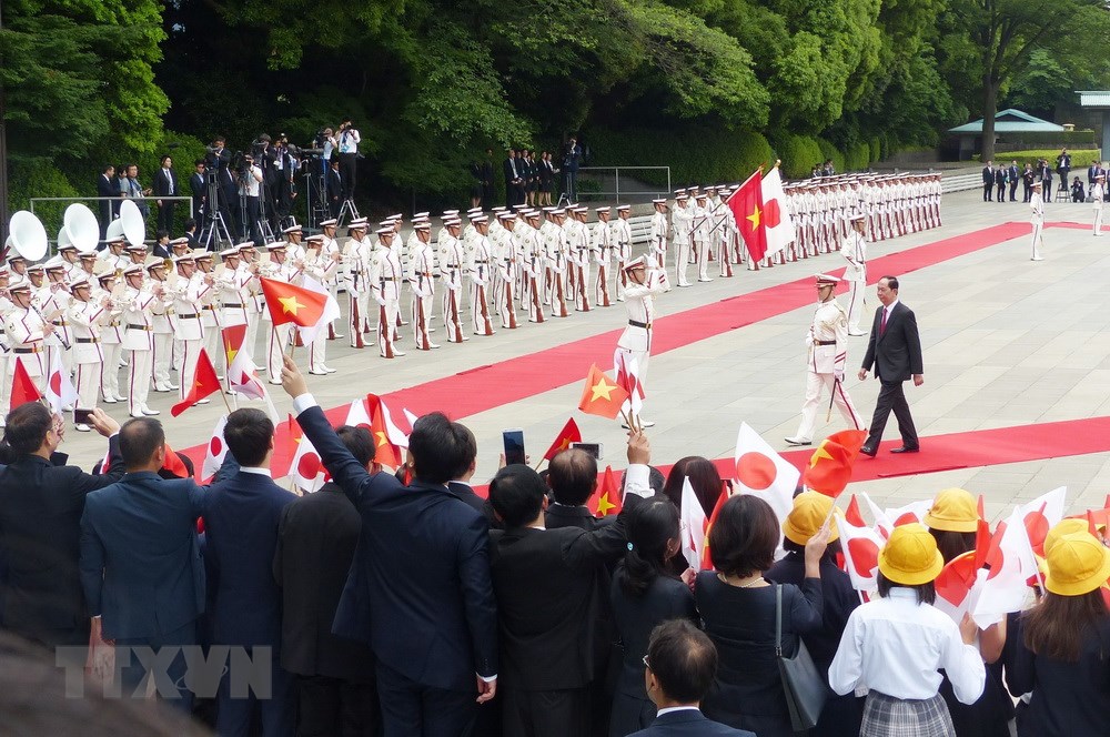 Chủ tịch nước Trần Đại Quang và Phu nhân, cùng Đoàn đại biểu cấp cao Việt Nam bắt đầu chuyến thăm cấp Nhà nước tới Nhật Bản từ ngày 29/5 đến 2/6/2018 theo lời mời của Nhà nước Nhật Bản.