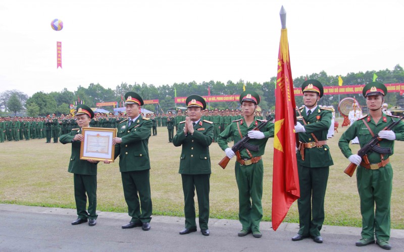 Nhân kỷ niệm 70 năm thành lập Trung đoàn Bộ binh cơ giới 102 (Trung đoàn Thủ đô), ngày 6/1/1947 - 6/1/2017, Trung đoàn vinh dự được Nhà nước trao tặng Huân chương Bảo vệ Tổ quốc hạng Ba.
