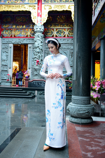 Từ nhiều năm nay, Ngọc Hân dành tình yêu đặc biệt cho áo dài khi thường xuyên ra mắt nhiều bộ sưu tập có nguồn cảm hứng từ những sự kiện văn hóa lớn của đất nước. 