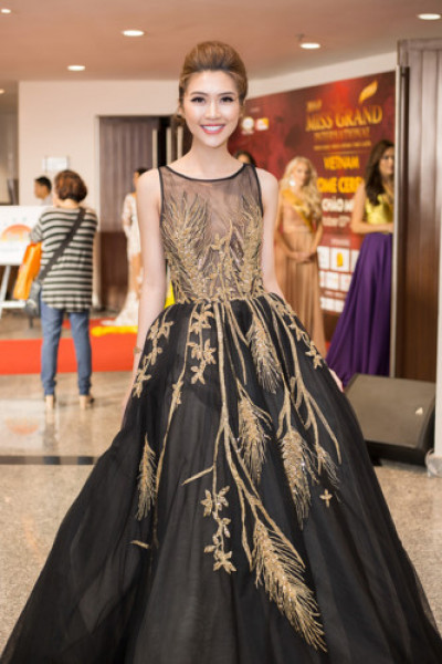 Mặc dù vậy, Tường Linh vẫn dành thời gian góp mặt trong các sự kiện thời trang, giải trí của showbiz.