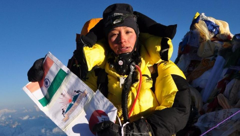 Cô Anshu chia sẻ rằng sự tự tin đã giúp cô vượt qua mệt mỏi để đạt được thành công. Cô mong mỏi được giương cao lá cờ của tổ quốc mình trên đỉnh Everest và hướng trái tim mình về Đức Phật. 