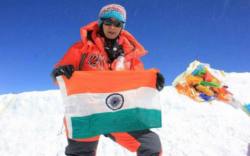 Kỷ lục của người mẹ hai con Anshu đã phá vỡ kỷ lục được thiết lập trước đó thuộc về vận động viên người Nepal Chhurim Sherpa (29 tuổi) với thành tích leo lên đỉnh Everest 2 lần trong 7 ngày  từ 12 đến 19/5/2012. 

