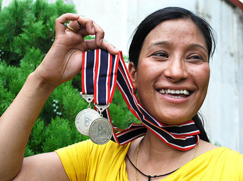 Ngày 16/5 vừa qua, cô Anshu đã hoàn thành chặng đường leo lên đỉnh ngọn núi cao nhất thế giới theo tuyến đường Đông Nam. Cô đã lặp lại thành tích này vào ngày 21/5. 