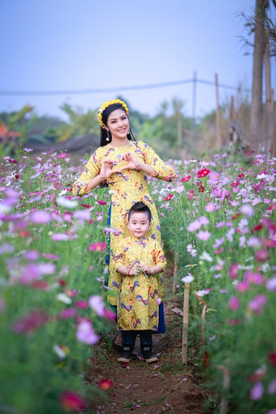 Hoa hậu Việt Nam 2010 cho biết, mặc dù cuộc sống ngày càng hiện đại, phát triển nhưng áo dài vẫn giữ một vị trí quan trọng trong thời trang Việt. Mỗi dịp lễ, Tết, trang phục này vẫn là lựa chọn hàng đầu của phụ nữ Việt để khoe vẻ dịu dàng. 
