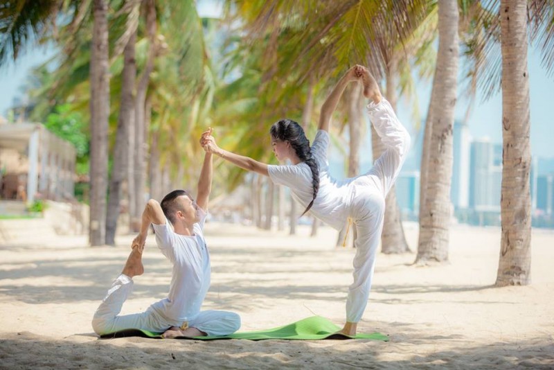Đôi bạn trẻ chia sẻ, ngoài Yoga thì việc dành thời gian cho con cái cũng khiến mối quan hệ giữa các thành viên trong gia đình tốt đẹp hơn.