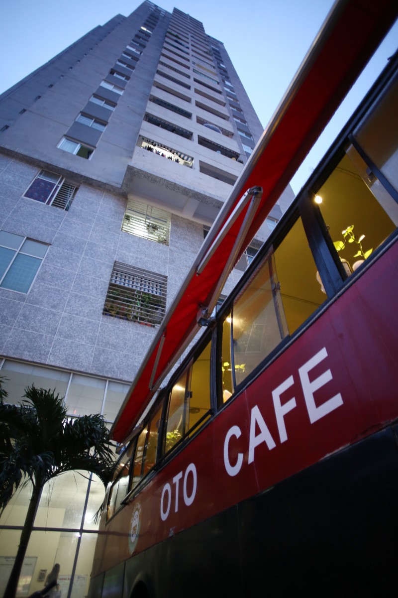 Kinh doanh cafe trên xe bus cũ rất cơ động. Nếu địa điểm kinh doanh ban đầu thấy không hợp lý, chủ quán có thể thay đổi mà không tốn quá nhiều công sức.
