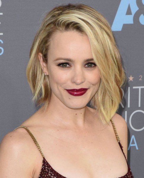 Năm 2009, nữ diễn viên Rachel McAdams đã chia sẻ rất thẳng thắn với People rằng: “Tôi nghe tin tức trên đài phát thanh. Tôi không xem ti vi và tôi thực sự rất kém trong việc sử dụng email”.