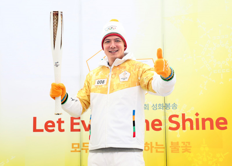 Mới đây, diễn viên – MC Bình Minh đã có mặt tại Hàn Quốc để tham dự lễ rước đuốc quảng bá cho Thế vận hội mùa đông Pyeongchang 2018 với tư cách là khách mời đặc biệt. 